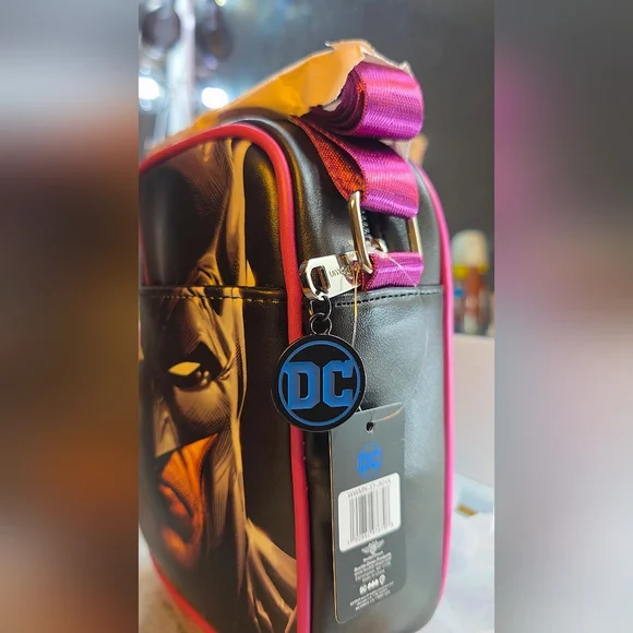 Double-Sided Joker & Batman Crossbody Bag – DC Comics - Picture 4 of 11